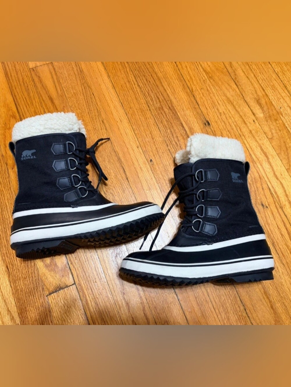 SOREL Women's Black Waterproof Winter Boots with Sherpa Lining. Size 8.5